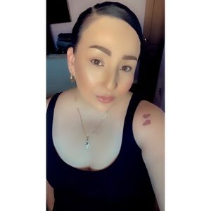 Meet your Posher, Juanita